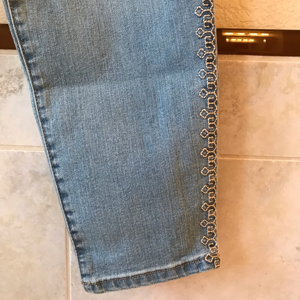 Maternity Blue Jeans NEW Size 12 Ankle Length Belly Band Light Wash Gift for Her - Picture 6 of 7